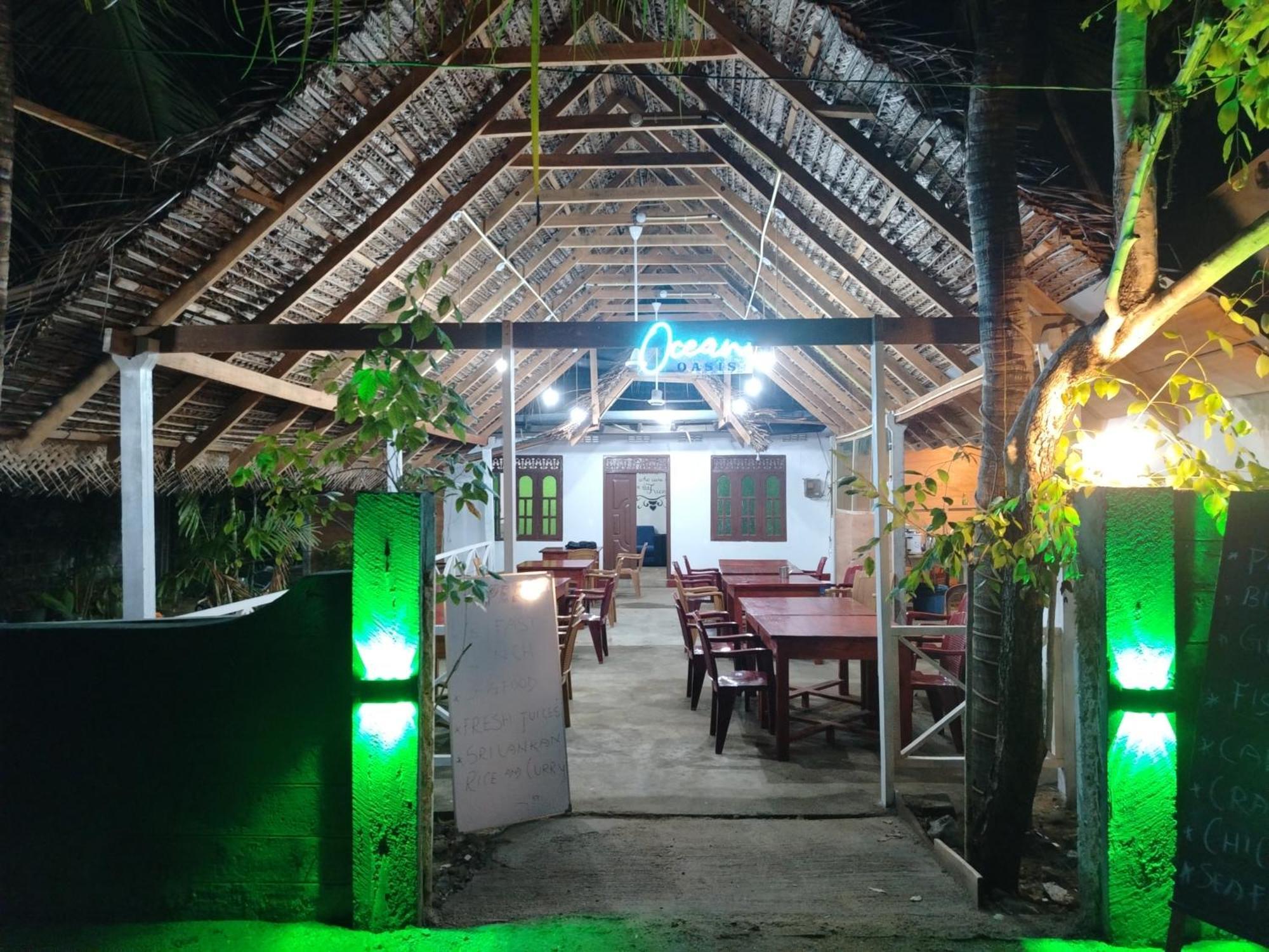 Ocean Oasis Restaurant And Rooms Trincomalee Kültér fotó